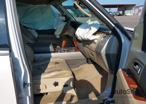 2010 Ford Expedition Eddie Bauer z USA, uszkodzony, nr VIN 1FMJU1H56AEA07257